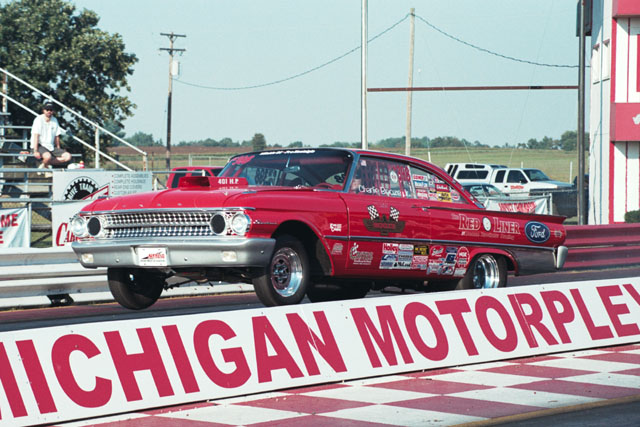 Charlie Booze & Redliner – Qualifying #1 in Stanton, MI 2002