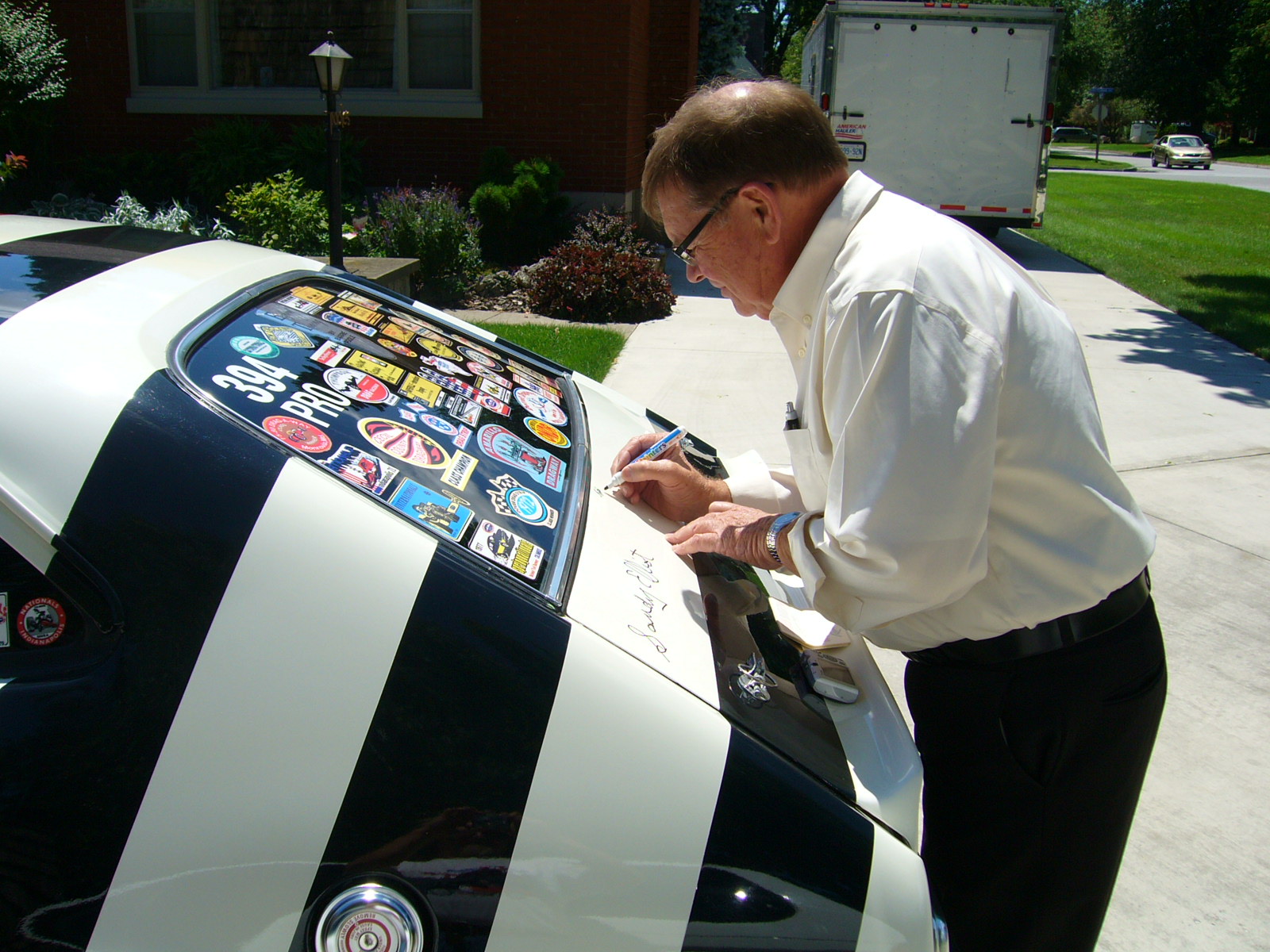 BARRIR POOLE SIGNING PINTO