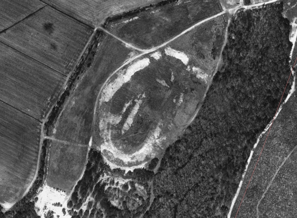 The track is still visible in 1998 clearly showing the dogleg on the front stretch.