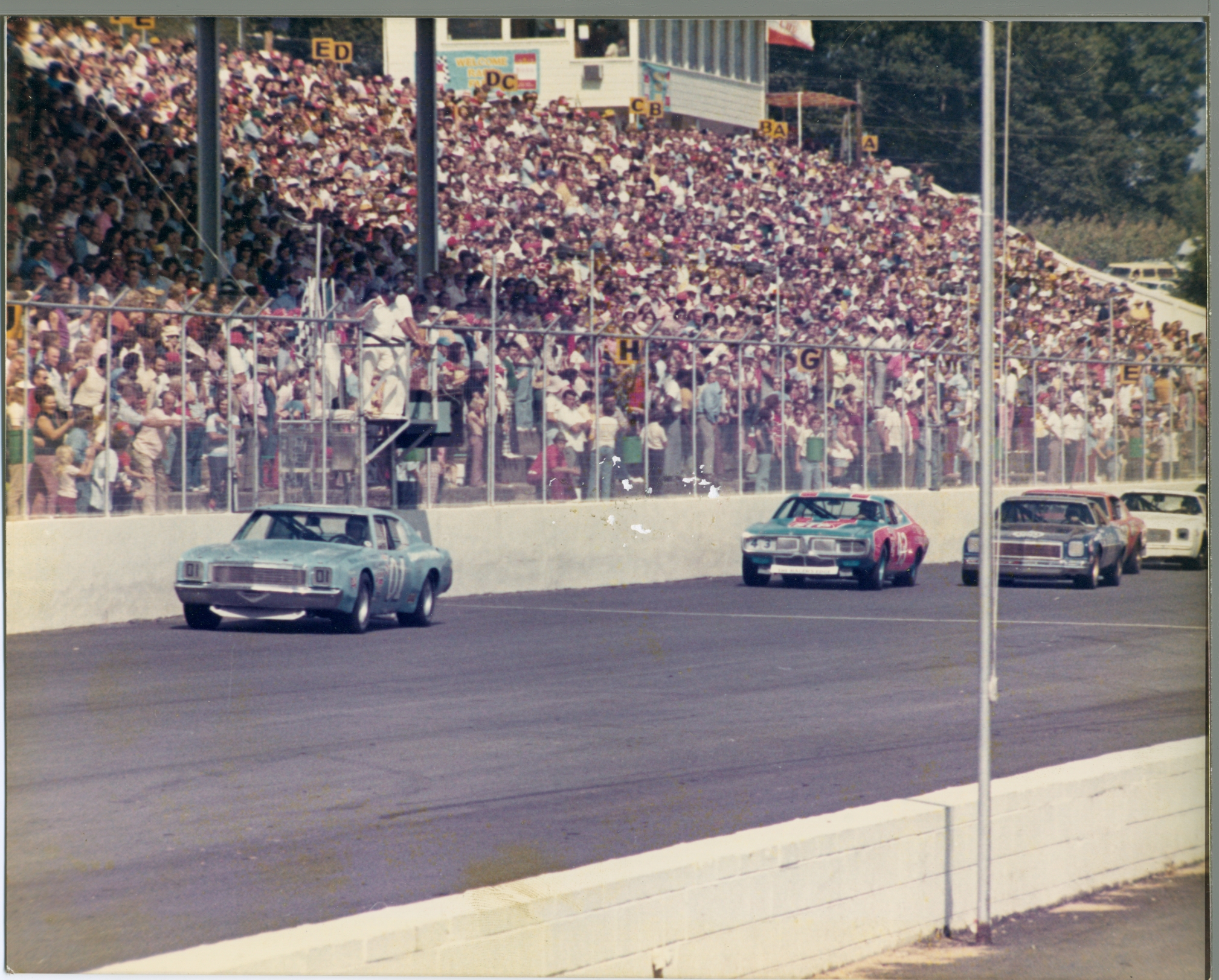 Zervakis 01 leading at Martinsville