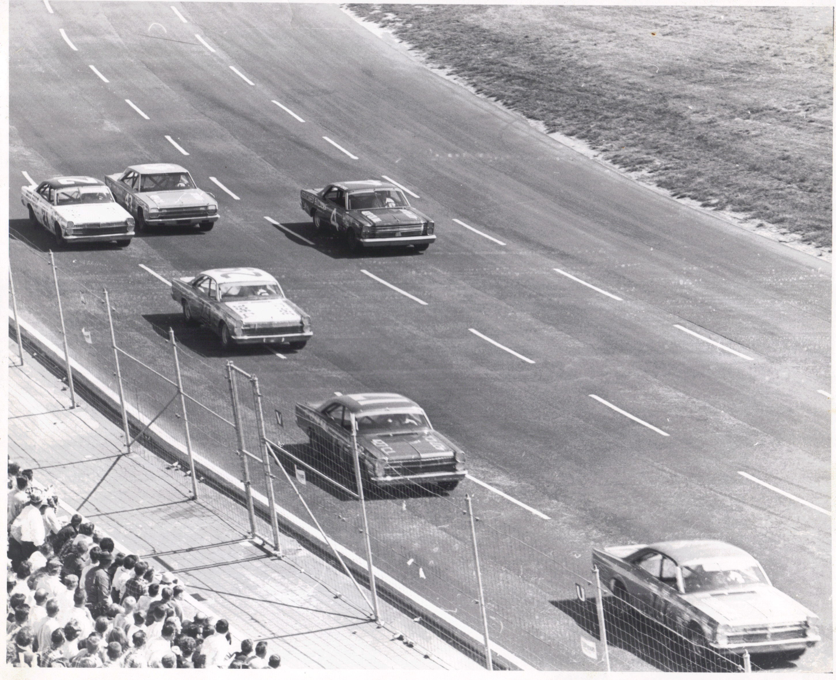 Bobby Allison on his way to his first win for Holman-Moody