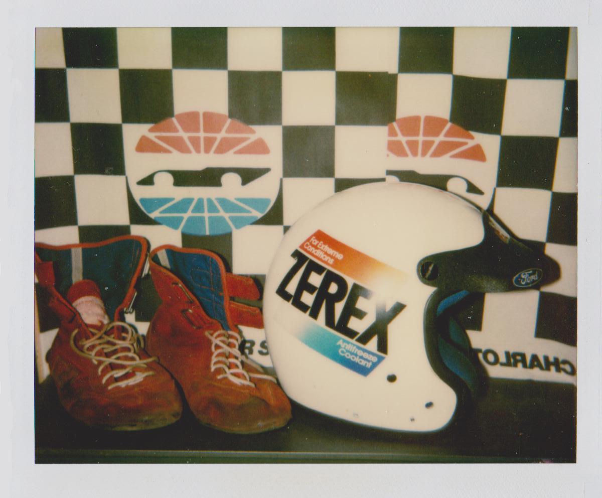 #7 ALAN KULWICKI ZEREX RACE HELMET, RACE SHOES 04 001