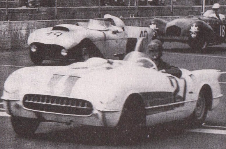 1950’S CORVETTES AND T-BIRDS RACING AT MARTINSVILLE SPEEDWAY 500 – 04