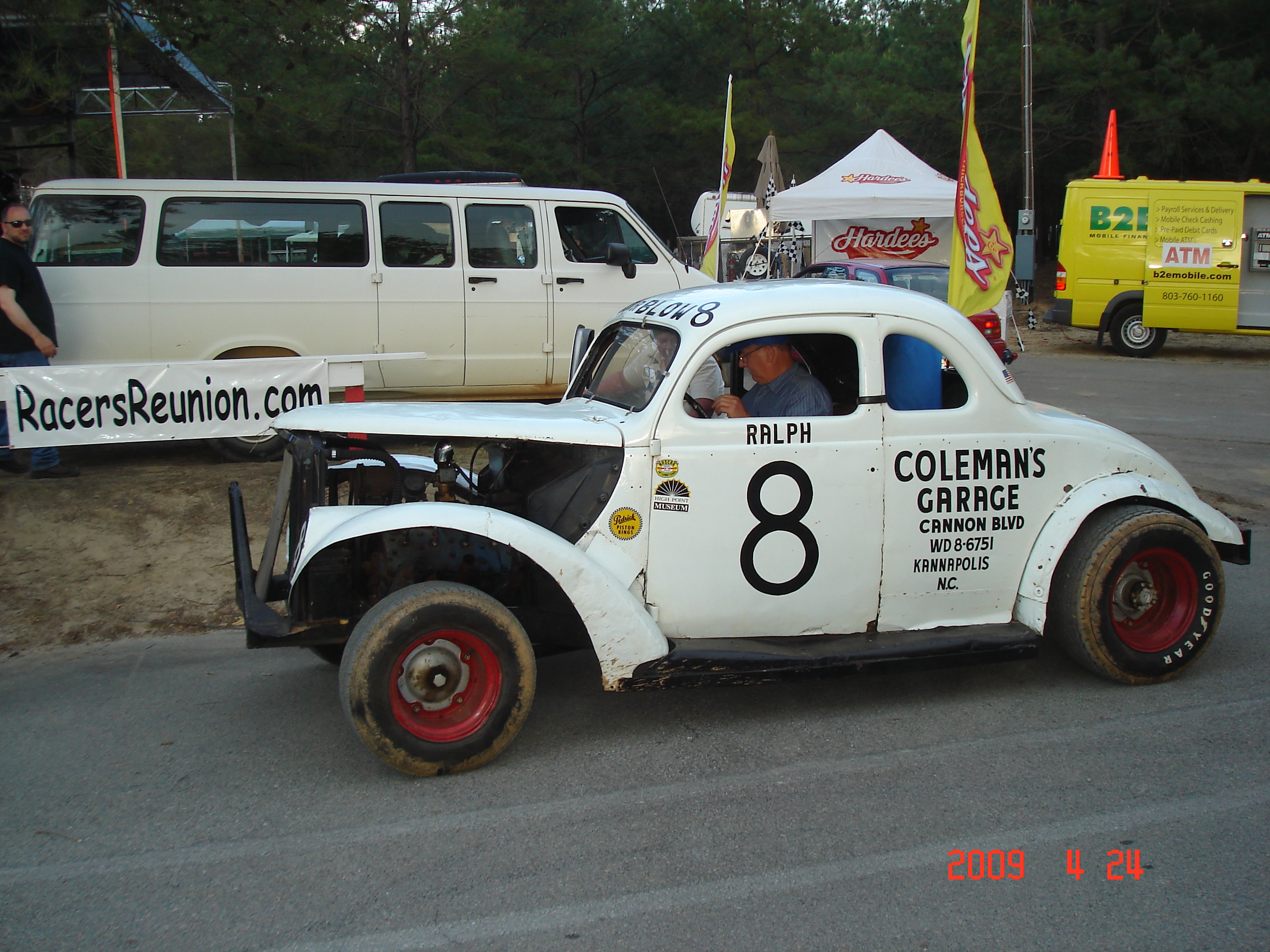 Isnt that a race car!!!