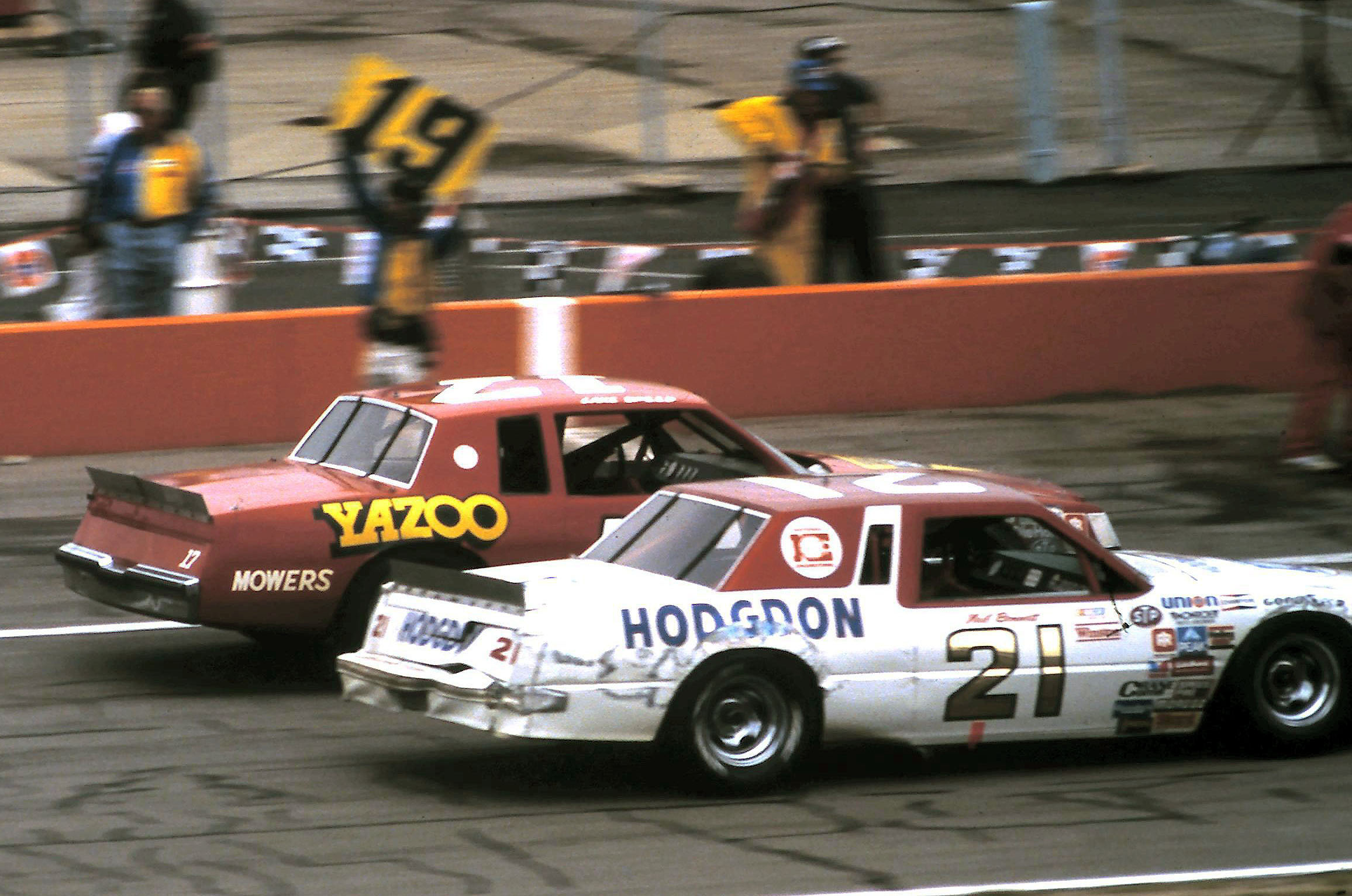 #21 Neil Bonnett #17 Lake Speed 1982 Champion Spark Plug 400 @ Michigan