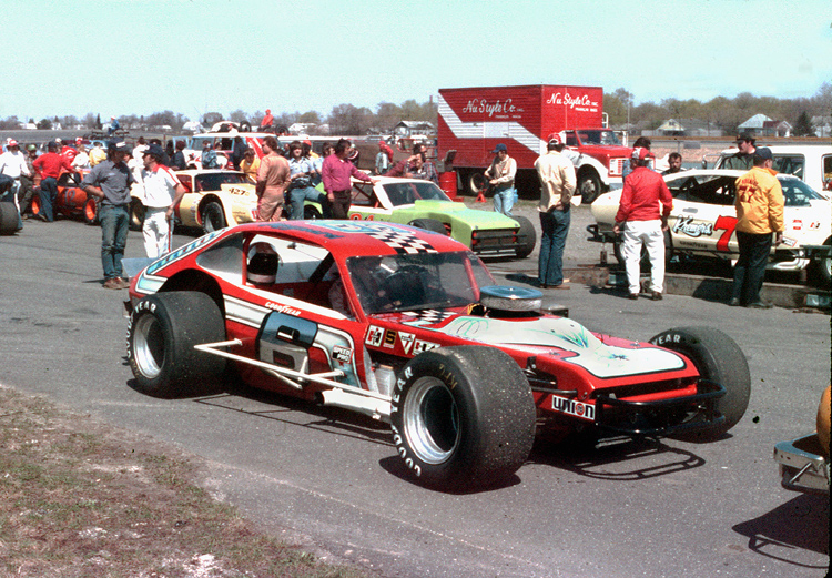 Maynard Troyer waits to qualify at Trenton’s 1 1/2 mile kidney-shaped Speedway.